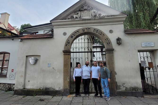 Krakow Jewish District and Ghetto Guided Tour in a Small Group - Where You Start: Szeroka Street’s Fast Orientation