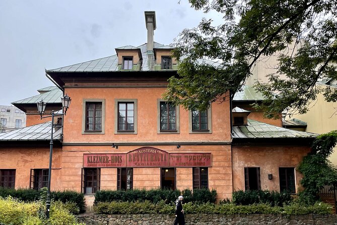 Krakow Jewish Ghetto and Quarter Audio Guided Walking Tour - Statues and crossings: Juliusza Lea and Father Bernatek’s Bridge