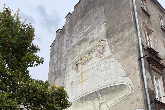 Krakow Jewish Ghetto and Quarter Audio Guided Walking Tour - Jan Karski and the Old Synagogue’s fortress details