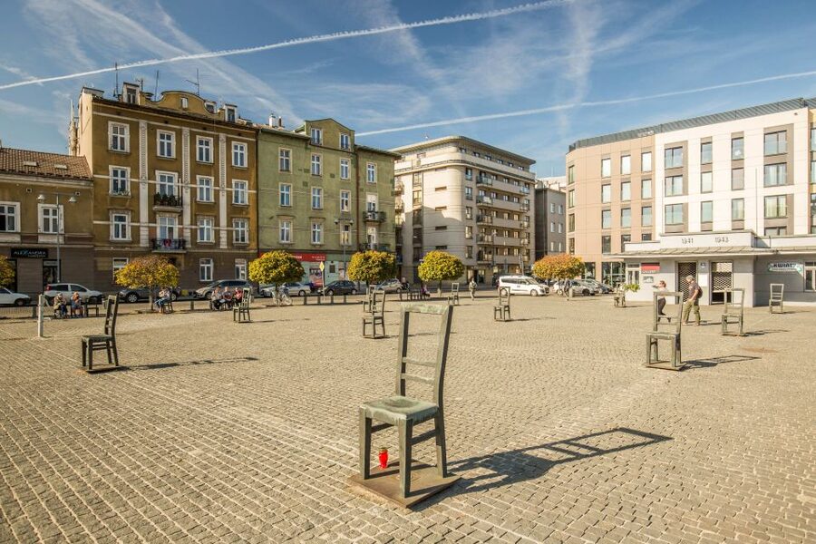 Krakow: Jewish Ghetto Walking Tour - Meeting at Schindler Factory Museum and getting oriented fast