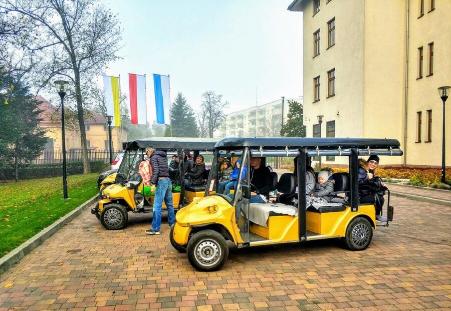 Krakow: Jewish Quarter and Ghetto Sightseeing Golf Cart Tour - Audio guide setup and language coverage