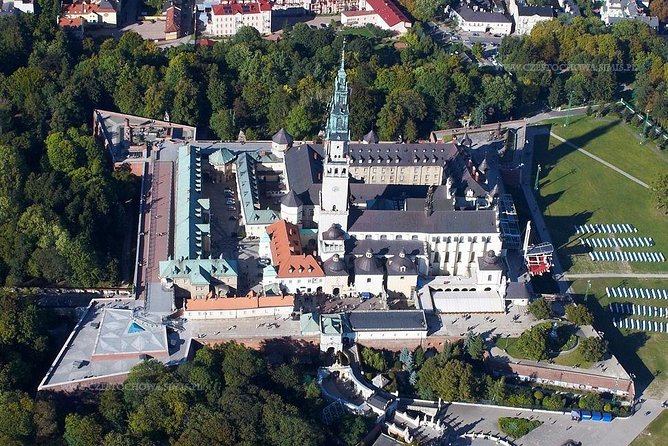 Krakow: John Paul II Home & Black Madonna Sanctuary - Guided Tour - Group Size, Language, and Why the Guidance Style Matters