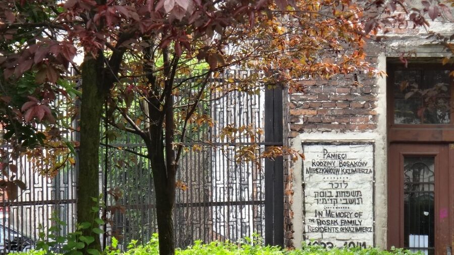 Krakow Kazimierz and Jewish Ghetto Tour with Synagogues - Price and value: what $100 gives you in a private format