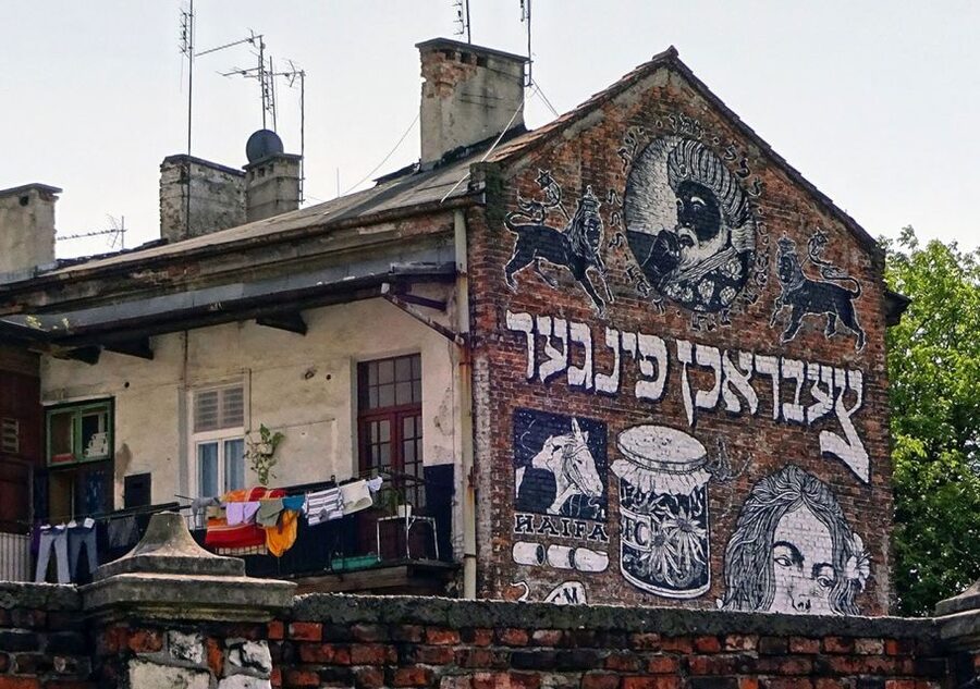 Krakow: Kazimierz District Jewish Heritage Tour - Corpus Christi Basilica: the Jewish and Christian geography close together
