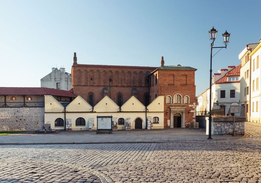 Krakow: Kazimierz District Jewish Heritage Tour - Meeting at the Old Synagogue, then getting your bearings fast