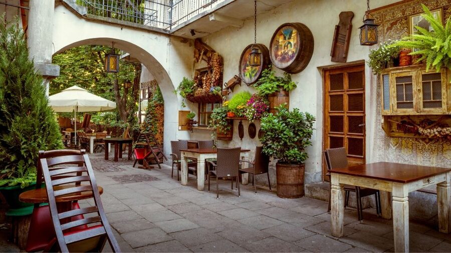 Krakow: Kazimierz Jewish District Private Guided Tour - Starting at the Jewish Cultural Center, with your guide ready to lead