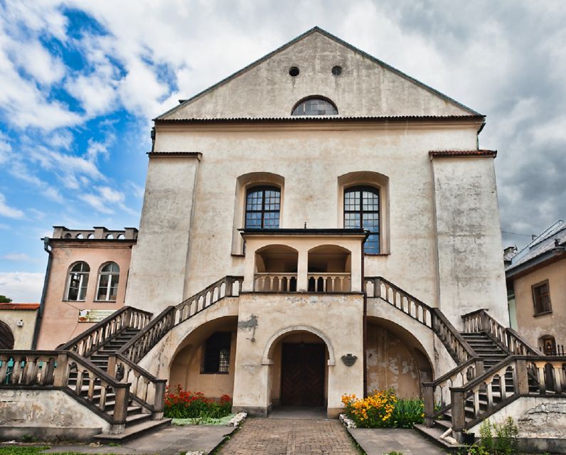 Krakow: Kazimierz Jewish District Private Guided Tour - Kirkuts and cemeteries: why these quieter stops matter
