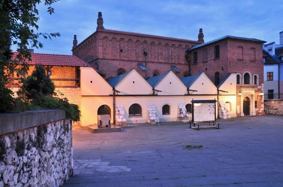Krakow: Kazimierz Jewish Quarter Walking Tour - Old Synagogue: The Oldest Surviving Synagogue in Poland