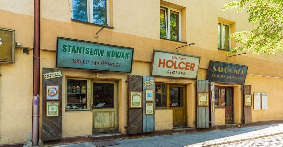 Krakow: Kazimierz Jewish Quarter Walking Tour - Kupa Synagogue: Understanding the Community Through Its Smallest Details