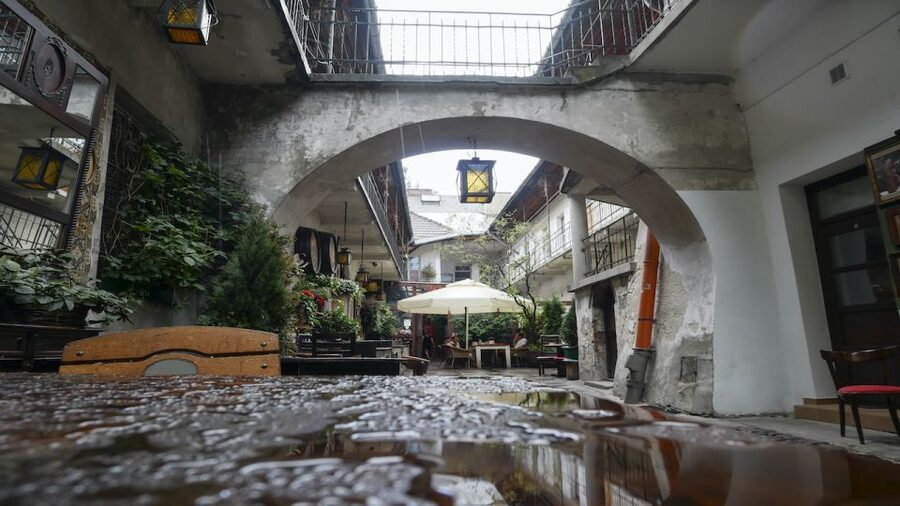Krakow: Kazimierz Jewish Quarter Walking Tour - The Guides That Drive the Score: Fil, Barbara, Phil, Olga, and More