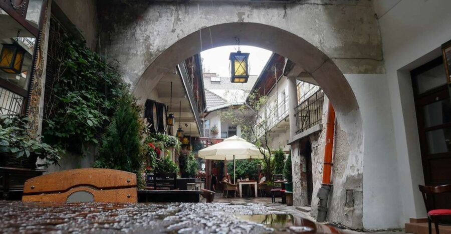 Krakow: Kazimierz, Schindler's Factory & Ghetto with Guide - Walking Kazimierz Streets Like a History Map