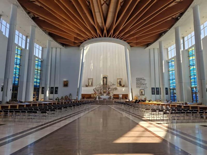 Krakow- Lagiewniki John Paul II Center and Divine Mercy - The short coach rides: how the schedule keeps you unhurried
