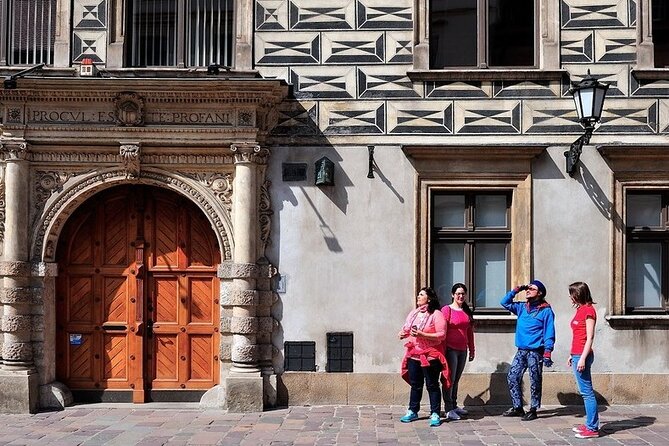 Krakow Morning Walking Tour with Traditional Polish Breakfast - How the guide makes the whole morning click