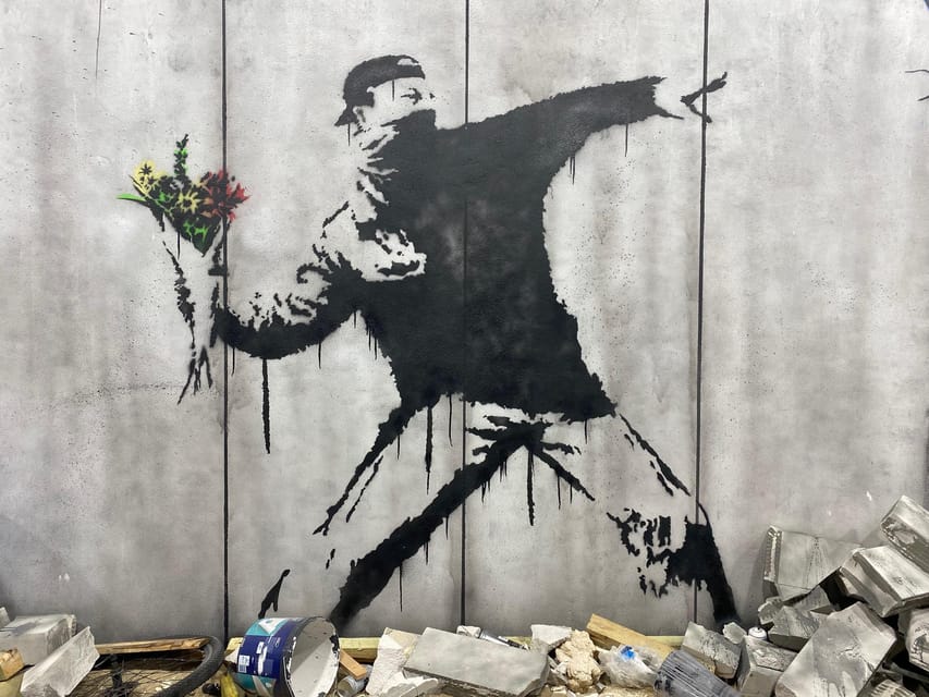Krakow: Muzeum Banksy Entry Ticket - Cold rooms, stairs, and the not-so-seamless realities