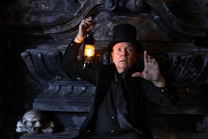 Krakow Night Tour: Ghosts, Vampires and Legends of the Old Town - Stop 4: The Palace of Wielopolski and a Ghost Legend