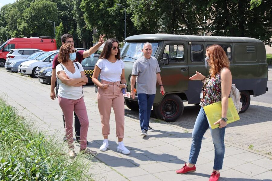 Krakow: Nowa Huta Guided Tour in Vintage Car - How long 2.5 hours versus 3.5 hours makes a difference
