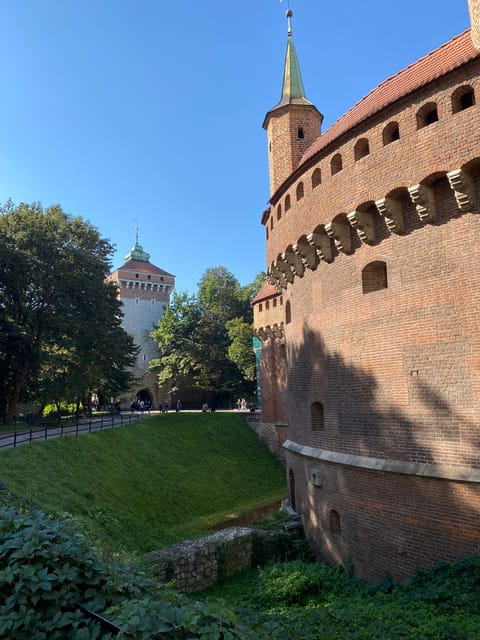 Krakow: Old Town and Kazimierz Guided Bike Tour - Schindler’s List passage, Tempel Synagogue, and Izaak Synagogue