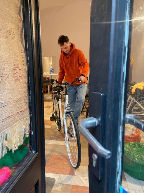 Krakow: Old Town and Kazimierz Guided Bike Tour - Starting at ZeeTour, right by Restaurant No. 7