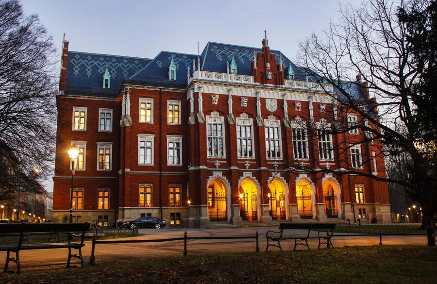 Krakow: Old Town Audio-Guided Walking Tour with Headset - Krakow Market Square: Town Hall Stories, St. Mary’s Basilica, and Iron Pillories