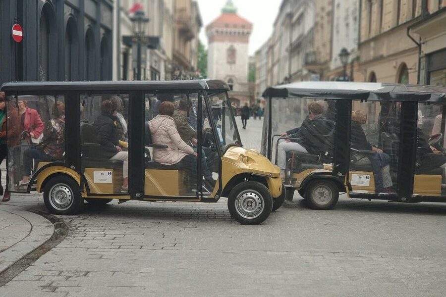Krakow: Old Town, Ghetto, and Kazimierz Golf Cart Tour - Main Market Square: Cloth Hall and St. Mary’s Church in One Sweep