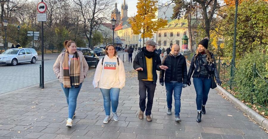 Krakow: Old Town Highlights Walking Tour - St. Mary’s Basilica and legends that make facts stick