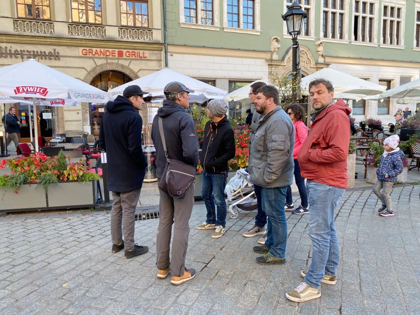 Krakow: Old Town Highlights Walking Tour - Wawel Hill: the Royal Castle and Cathedral that anchor Krakow