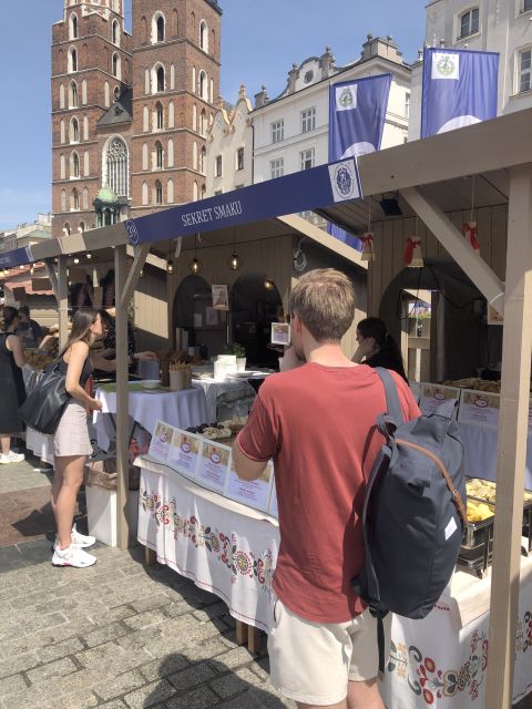 Krakow: Old Town & Jewish Quarter Food Tour with 10 Tastings - Jewish Quarter Starter: Zapiekanka as Krakow Street Food