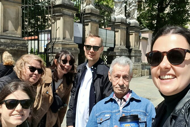 Krakow Old Town Mysteries: Exploration Game and Tour - Meeting Basztowa 19, Ending at Smok Wawelski: How the Route Works