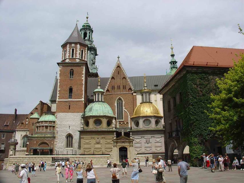 Krakow: Old Town Private Guided Walking Tour - Meeting at Florianska Gate, then walking the spine of Old Town
