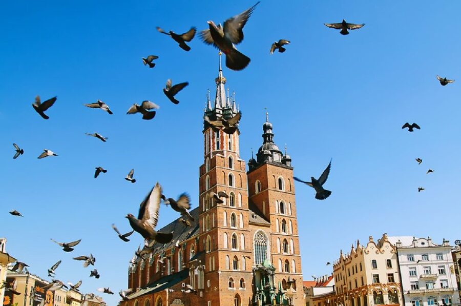 Krakow: Old Town Private Guided Walking Tour - Sukiennice (Cloth Hall) and the Barbican: shopping, souvenirs, and defense