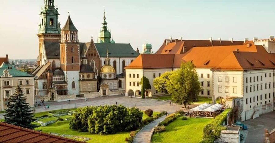 Krakow : Old Town Walking Tour With A guide - Church of St. Adalbert and the feeling of older stone