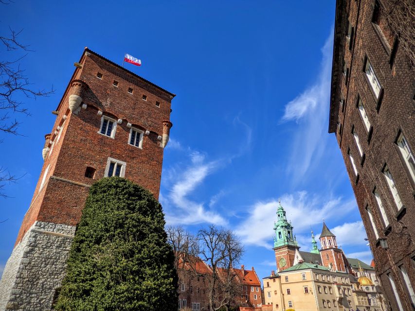 Kraków: Old Town & Wawel Castle Walking Tour in English - Key things to know before you go