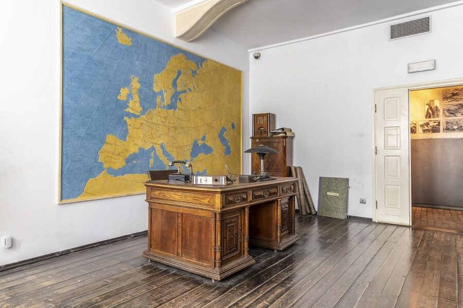Krakow: Oskar Schindler's Factory Entry and Guided Tour - The guided route inside: what happens during the 90 minutes