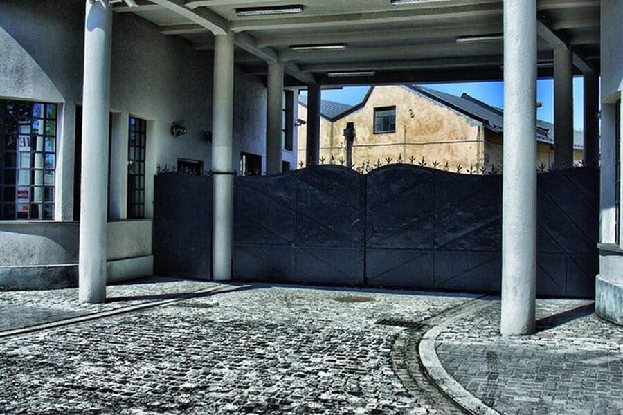 Krakow: Oskar Schindler's Factory Guided Tour&Pickup Options - Where You Meet and How the Tour Starts Fast