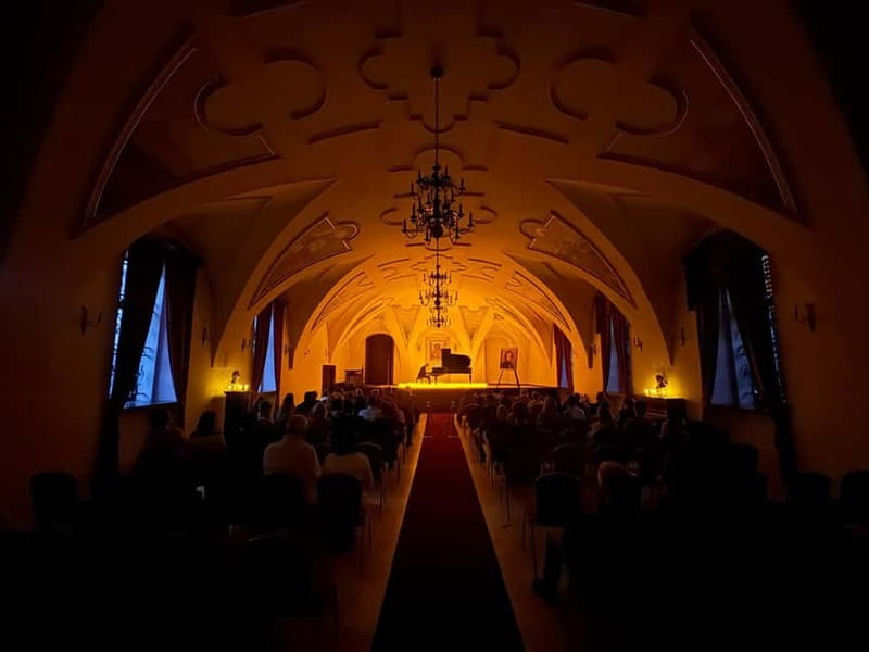 Krakow: Piano Trio Chopin & Friends Concert VIP with Wine - VIP with wine: what you gain, what stays the same