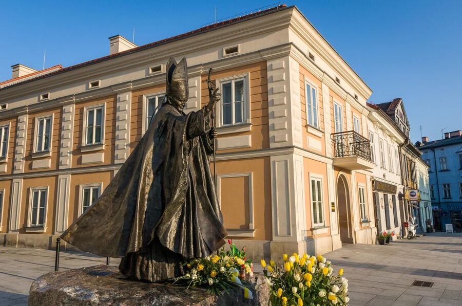 Krakow: Pope John Paul II Guided Tour with Home & Sanctuary - Why this day trip works: John Paul II across two towns