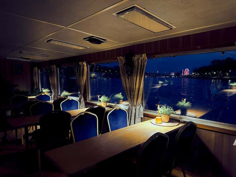 Krakow: Private Evening Boat Tour - Meeting point and skip-the-line convenience