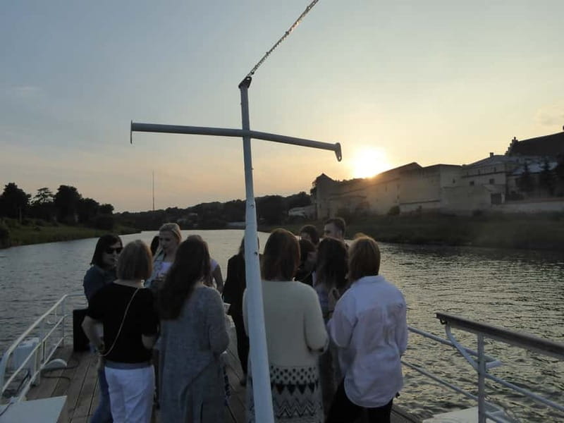 Krakow: Private Evening Boat Tour - Historic bridges in the Jewish district, and why refurbished details pop at night
