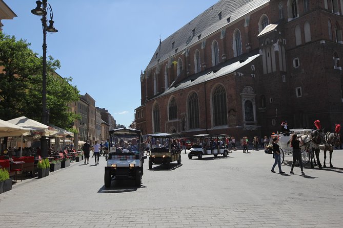Krakow: Private Guided City Tour by Electric Car - Meeting point at plac Jana Matejki 2: starting smoothly