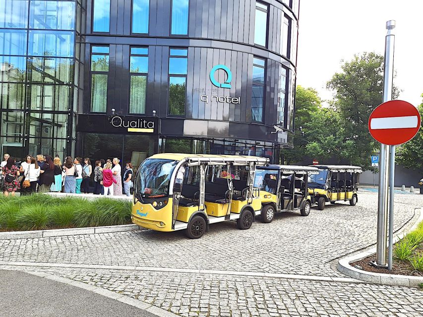 Krakow: Private Panoramic Tour by Golf Cart with Audio Guide - The driver experience, and why it matters