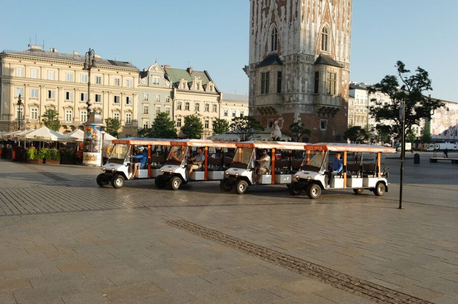 Krakow: Private Sightseeing by Electric Car - Kazimierz and the Jewish Quarter: Synagogues and Narrow Streets