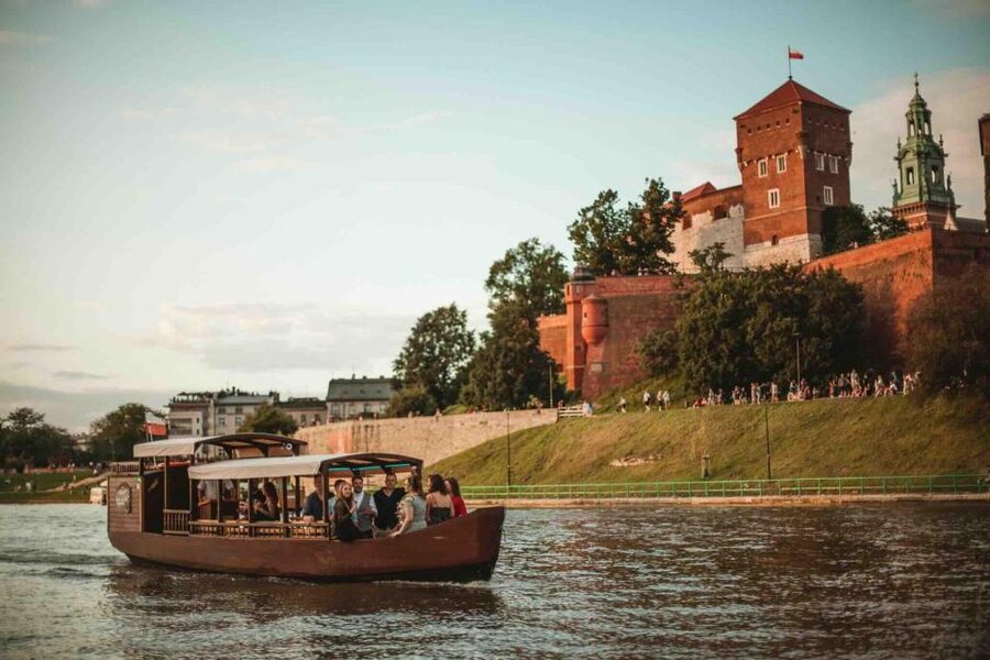 Krakow: Private Traditional Gondola Cruise - Price and value for a private group up to 12