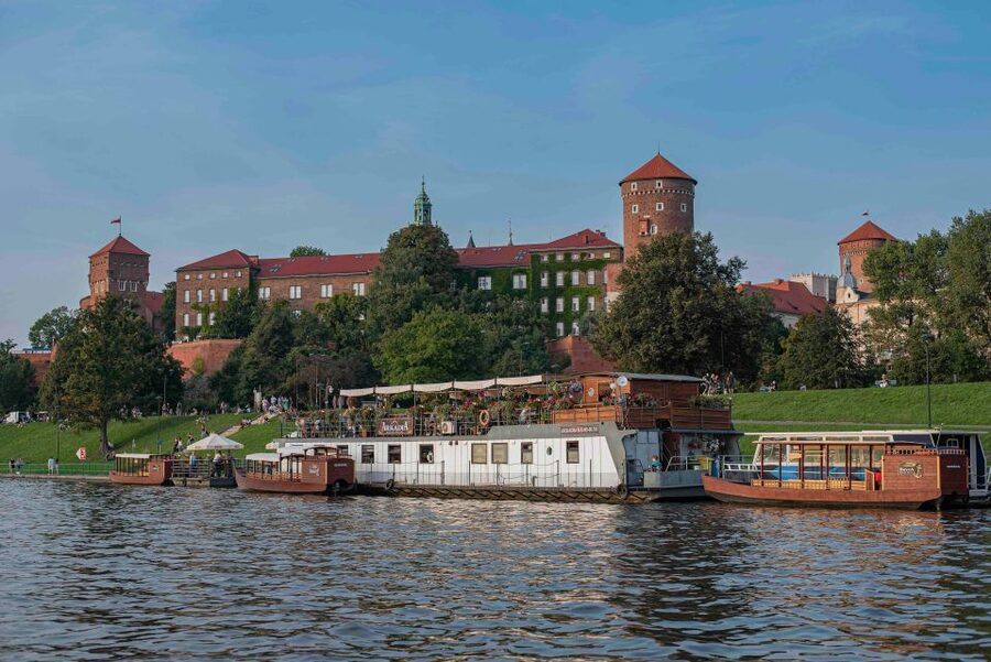 Krakow: Private Traditional Gondola Cruise - Service quality: when a steerman makes the difference