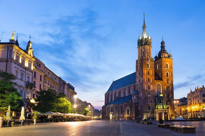 Krakow Private Walking Tour with Schindler's Factory - St Mary’s Basilica: Veit Stoss Altarpiece in the First 10 Minutes