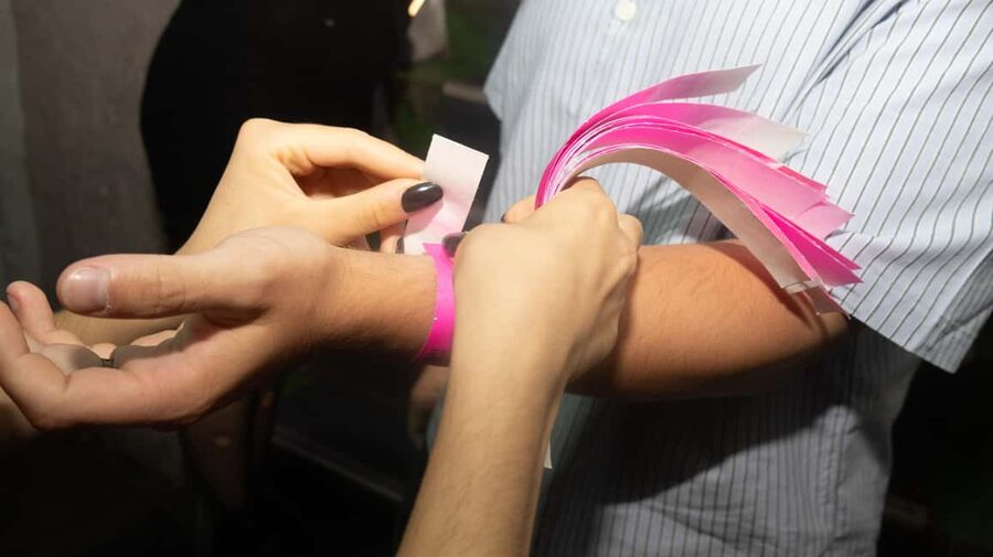 Krakow: Pub Crawl 1H Open Bar, VIP Entry & Welcome Shots - How VIP entry and express security changes your night