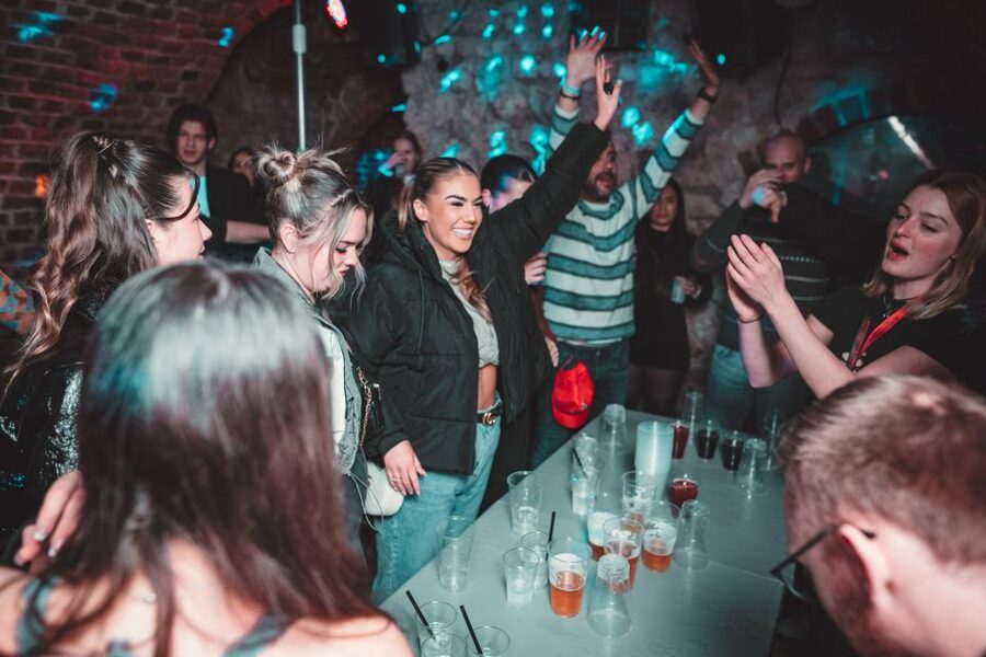 Krakow: Pub Crawl with 1 Hour of Unlimited Alcoholic Drinks - The late finish: reaching the final club around 3 AM