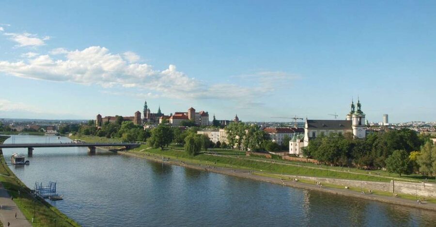 Krakow: River Cruise and Guided Visit to Schindler’s Factory - The Vistula catamaran cruise: heated comfort and Wawel views