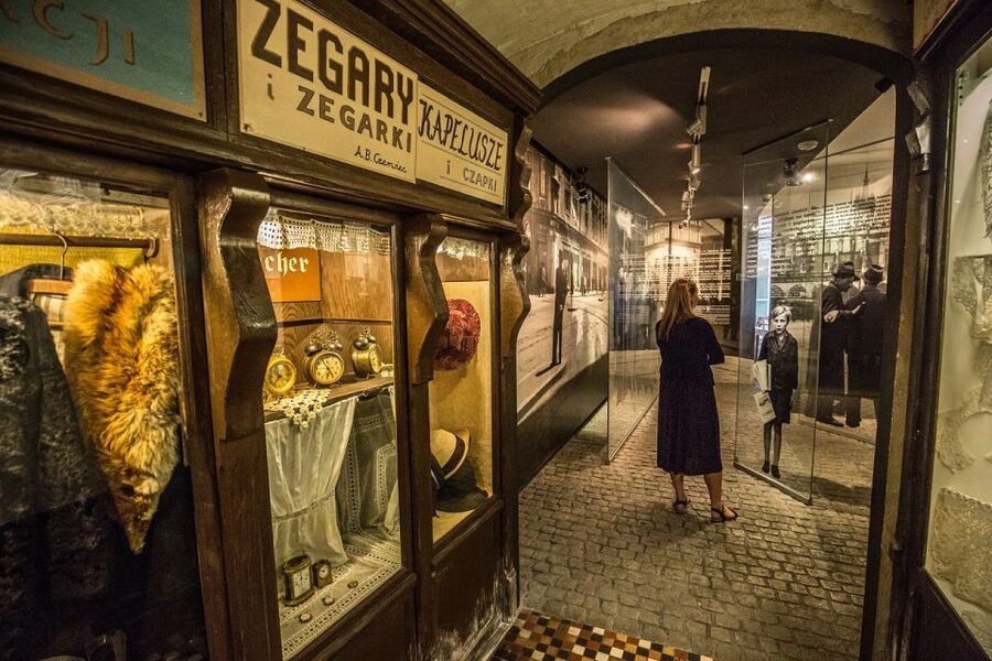 Krakow: River Cruise and Guided Visit to Schindler’s Factory - Getting there: Inflancki Boulevard and the Paulinska water tram stop