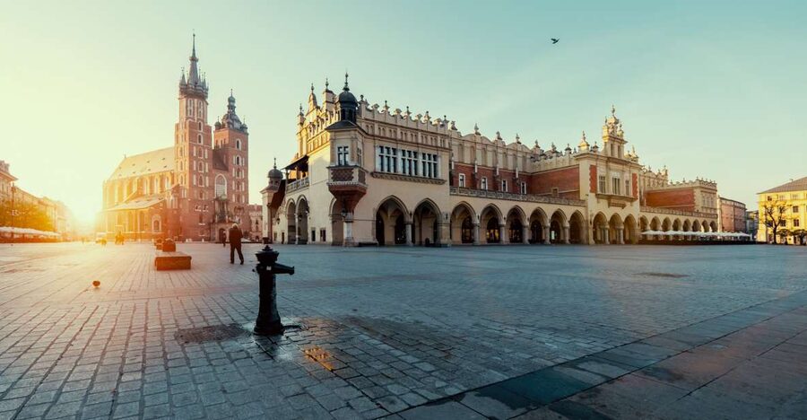 Krakow: Rynek Underground Museum Guided Tour & Stories - From Cloth Hall to medieval street level: how the 90-minute flow feels