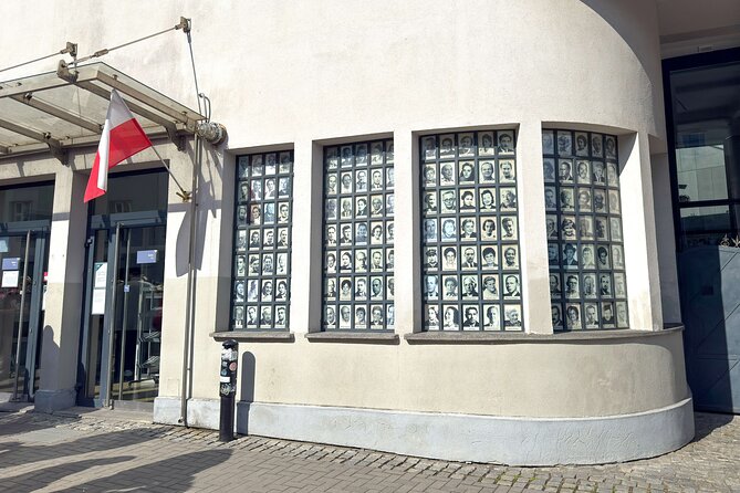 Krakow: Schindler's Factory & Ghetto Guided Tour - Entering Schindler’s Factory Museum, and how the tour stays easy to follow